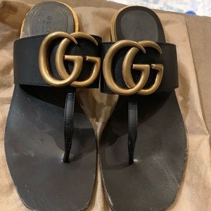 Gucci
Marmont Logo Leather Thong